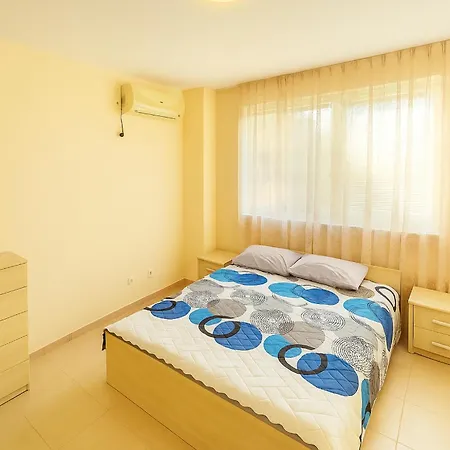 Harmony Suites-1 Private Apartment 424 Апартамент Слънчев бряг
