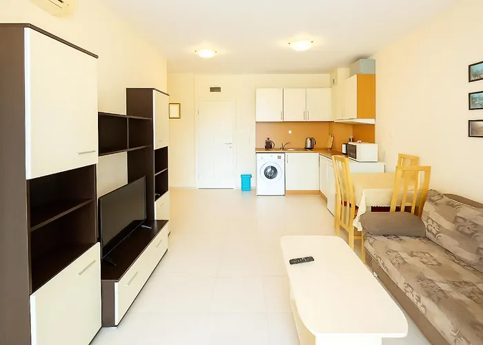 Harmony Suites-1 Private Apartment 42А *